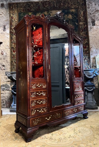 Furniture  - Japanese lacquer bookcase attributed to Perret and Vibert
