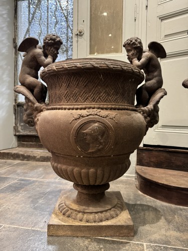 Paire de vases en fonte d’après Claude ballin du Val d’Osne XIXe siècle - Matériaux & Architecture Style 