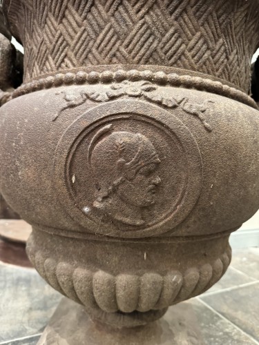 Antiquités - Paire de vases en fonte d’après Claude ballin du Val d’Osne XIXe siècle