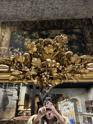 XIXe siècle - Miroir de cheminée « aux Vignes » en bois doré d’époque Napoléon III