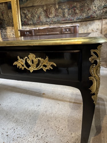 Louis XV - Bureau plat d’époque Louis XV estampillé de Pierre Bonnemain
