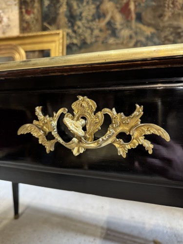 Antiquités - Bureau plat d’époque Louis XV estampillé de Pierre Bonnemain