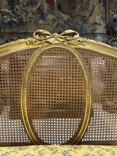 XIXe siècle - Banquette Napoléon III en bois doré et cannage  