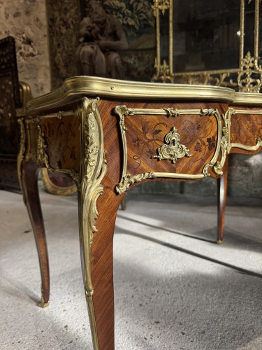 Napoléon III - Bureau en marqueterie et bronzes dorés d’époque Napoléon III