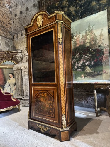 Vitrine en marqueterie d’époque Napoléon III - Mobilier Style Napoléon III