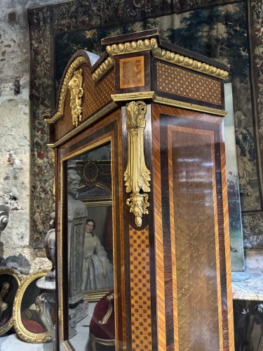 Antiquités - Vitrine en marqueterie d’époque Napoléon III