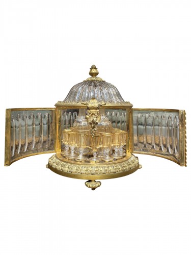 Cave à liqueurs en bronze modèle attribué à Baccarat