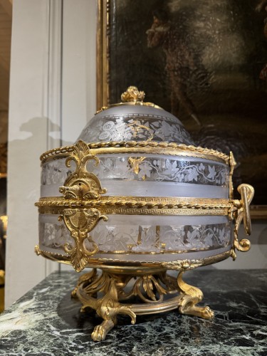 Cave à liqueurNapoléon III  en bronze et cristal - Objets de Vitrine Style Napoléon III