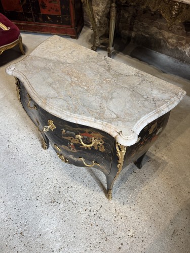 XIXe siècle - Commode en laque de Chine du XIXe siècle