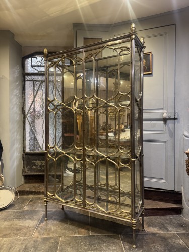 Vitrine d’exposition en laiton et acier vers 1830 - Mobilier Style Restauration - Charles X