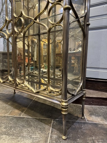 XIXe siècle - Vitrine d’exposition en laiton et acier vers 1830