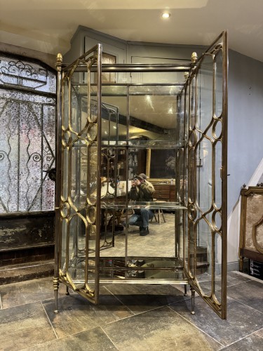 Vitrine d’exposition en laiton et acier vers 1830 - Restauration - Charles X
