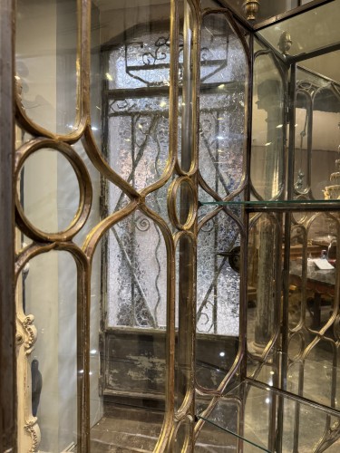 Restauration - Charles X - Vitrine d’exposition en laiton et acier vers 1830