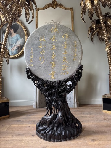 Bas relief en marbre sur son piètement en bois sculpté du Vietnam XIXe - Arts d