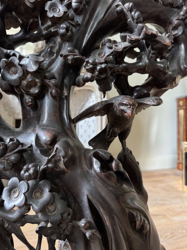 Antiquités - Bas relief en marbre sur son piètement en bois sculpté du Vietnam XIXe