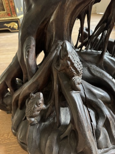 Antiquités - Bas relief en marbre sur son piètement en bois sculpté du Vietnam XIXe