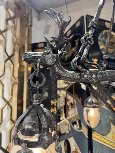 Antiquités - Lustre en fer forgé d’époque Art Déco aux Élans