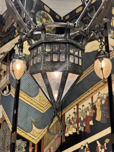 Antiquités - Lustre en fer forgé d’époque Art Déco aux Élans