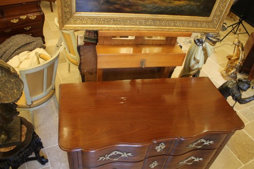 XVIIIe siècle - Commode nantaise à double arbalète en acajou massif, époque Louis XV