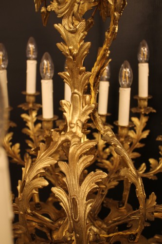 19th century - Chandelier of rocaille style in chased and gilded bronze with 24 lights