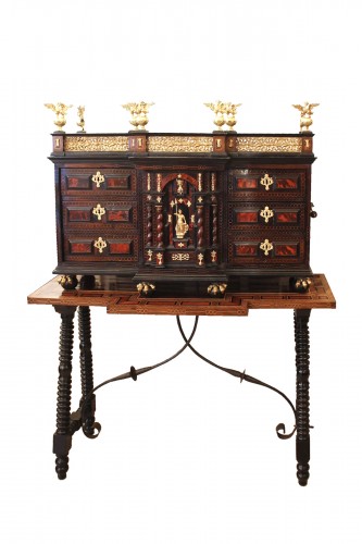 Spanish travel cabinet and its base, 17th century