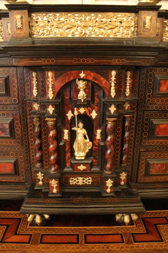 XVIIe siècle - Cabinet de voyage Espagnol et son piétement, époque XVIIe siècle