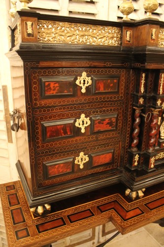 Louis XIV - Spanish travel cabinet and its base, 17th century