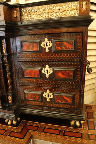 Antiquités - Spanish travel cabinet and its base, 17th century