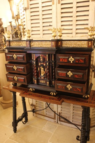 Antiquités - Spanish travel cabinet and its base, 17th century