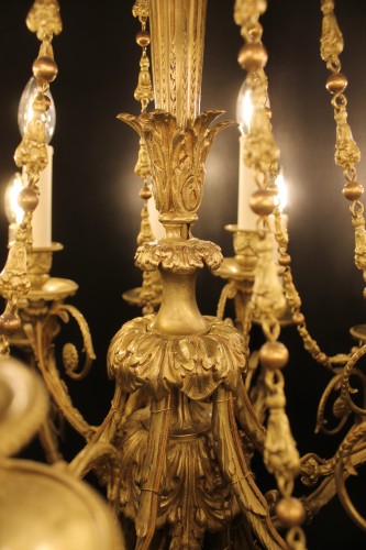 Lustre en bronze ciselé à 18 feux, seconde moitié du XIXe siècle - Napoléon III