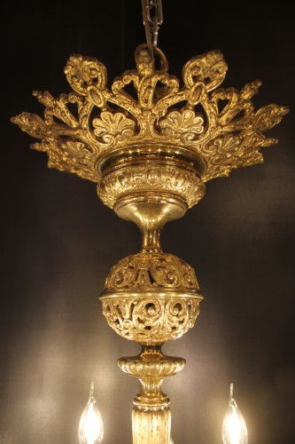 Lustre de style Néogothique en bronze doré à 18 feux, milieu du XIXe siècle - Antiquités Thierry Martin