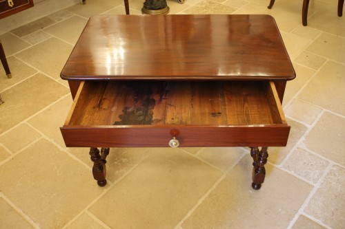 Louis XIV table in mahogany, gaîac and oak, Nantes work from the 18th century - Furniture Style Louis XIV