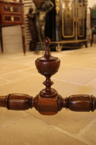 18th century - Louis XIV table in mahogany, gaîac and oak, Nantes work from the 18th century