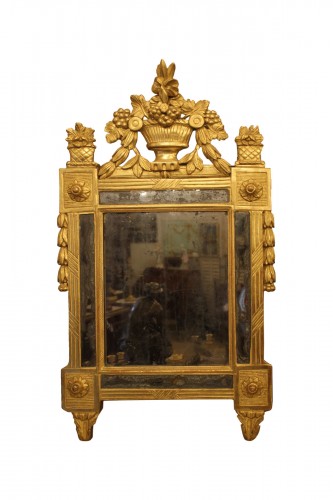 Miroir à pare-closes en bois doré, époque Louis XVI