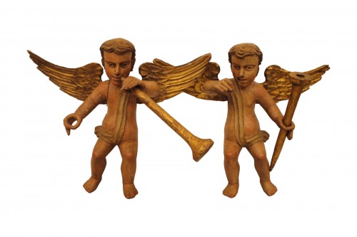 Paire d'angelots en bois sculpté polychrome, époque XVIIIe