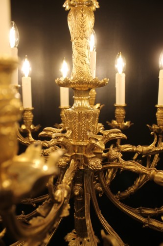Lustre à 18 feux en bronze ciselé et doré, époque Napoléon III - Antiquités Thierry Martin