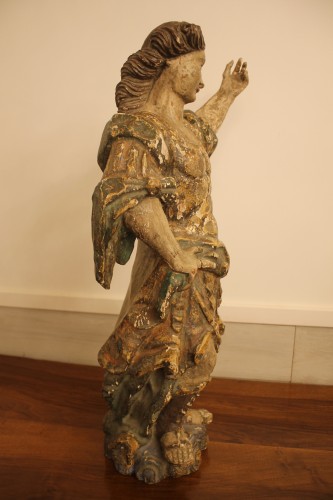  - Jeune femme en armure, sculpture en bois polychrome, époque XVIIe siècle
