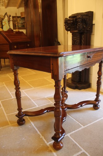 Antiquités - Table Louis XIV en satiné rubané et gaïac, travail Rochelais, début du XVIIIe siècle