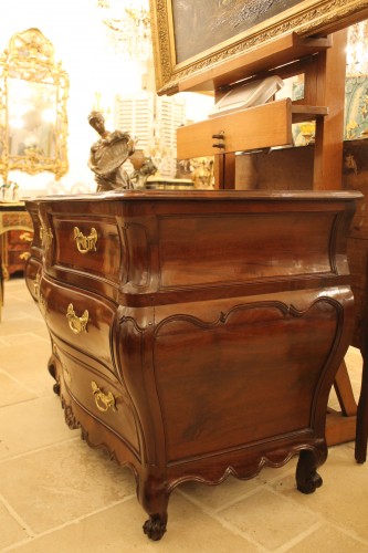 XVIIIe siècle - Commode tombeau Louis XV en acajou massif, Bordeaux