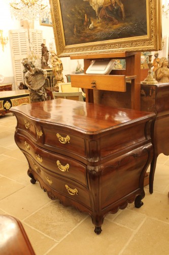 Antiquités - Commode tombeau Louis XV en acajou massif, Bordeaux