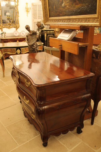 Antiquités - Commode tombeau Louis XV en acajou massif, Bordeaux