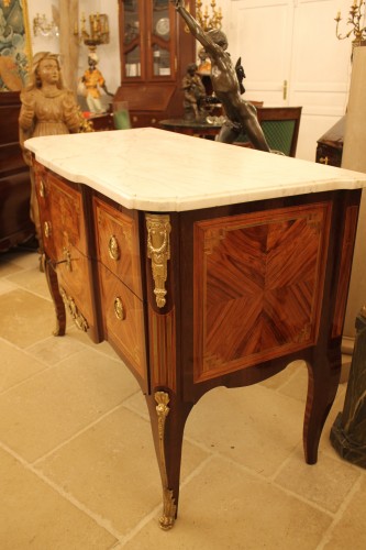 Mobilier Commode - Commode en sauteuse Transition, estampillée C. LEBESGVE