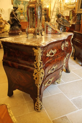 Louis XV Commode with espagnolettes - 