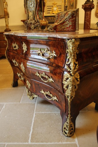 Louis XV - Louis XV Commode with espagnolettes