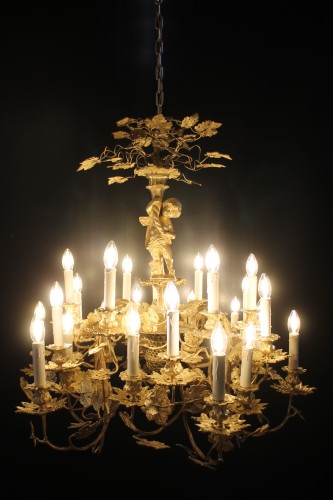 Important lustre au Putto, fin du XIXe siècle - Luminaires Style Napoléon III