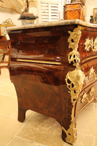 Commode tombeau d'époque Louis XV estampillée F.F - Mobilier Style Louis XV
