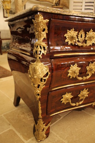 Louis XV - Commode tombeau d'époque Louis XV estampillée F.F