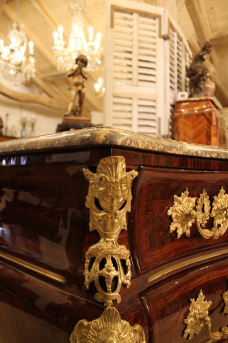 Antiquités - Commode tombeau d'époque Louis XV estampillée F.F