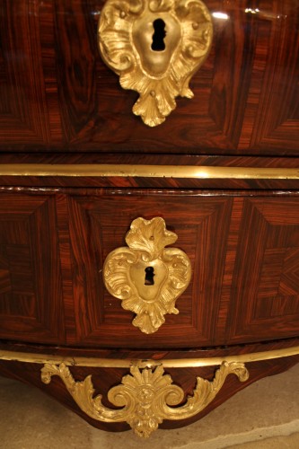 Antiquités - Commode tombeau d'époque Louis XV estampillée F.F