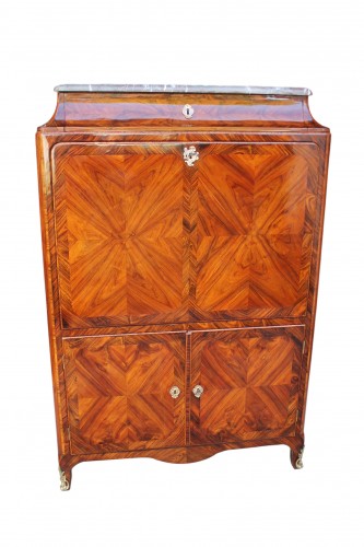 Secrétaire d'époque Louis XV marqueté de bois de violette et bois de rose
